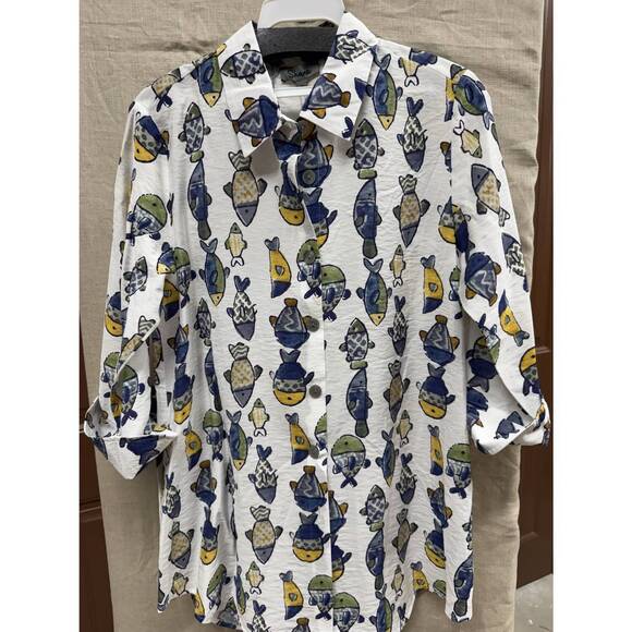 SHANA APPAREL Tops - NEW SHANA APPAREL women's button tunic top in multi/fish